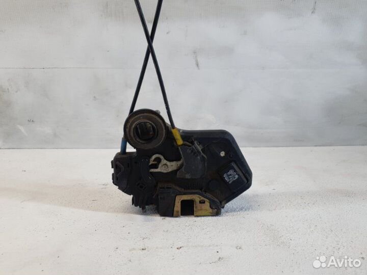 Замок двери задний левый Hyundai Elantra седан