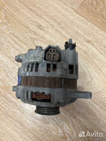 Mazda familia генератор