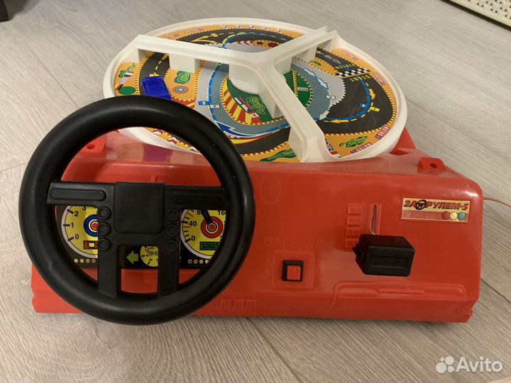 Игрушка за рулем