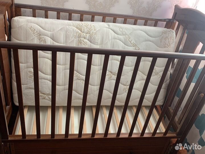 Детская кроватка с маятником гандылян