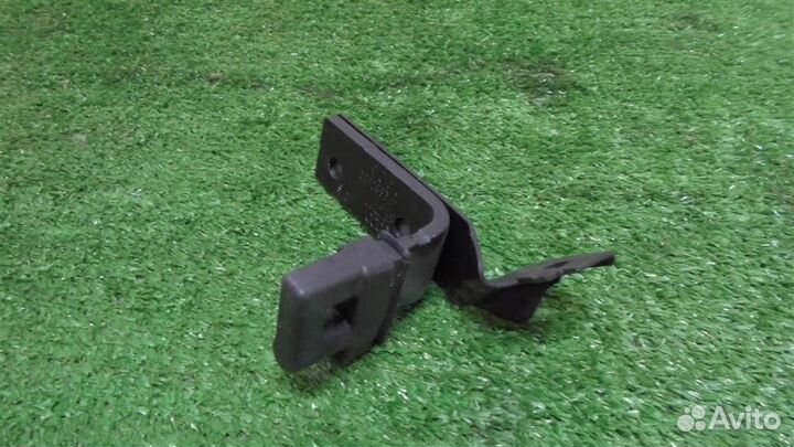 Кронштейн (сопут. товар) Audi Allroad quattro 200