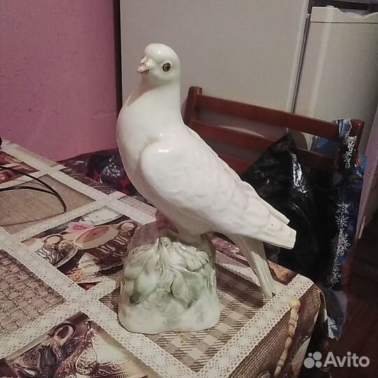 Фарфоровый голубь