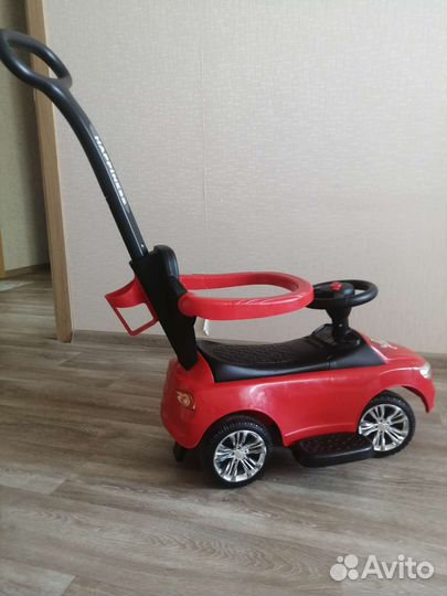 Машинка каталка с родительской ручкой