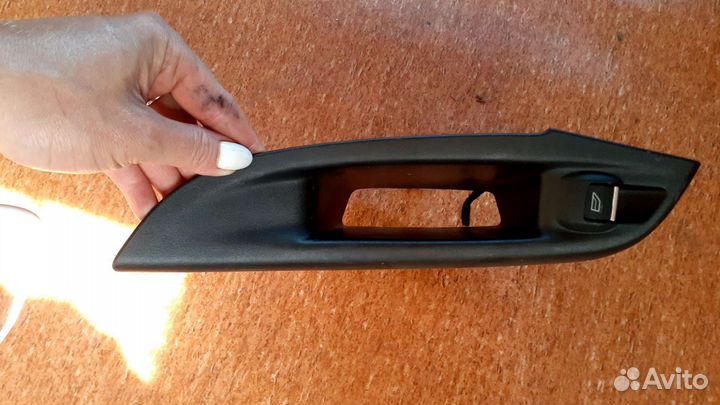 Кнопка стеклоподъемника задняя левая Ford Focus 3