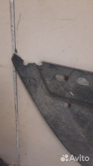 Пыльник двигателя Ford Focus