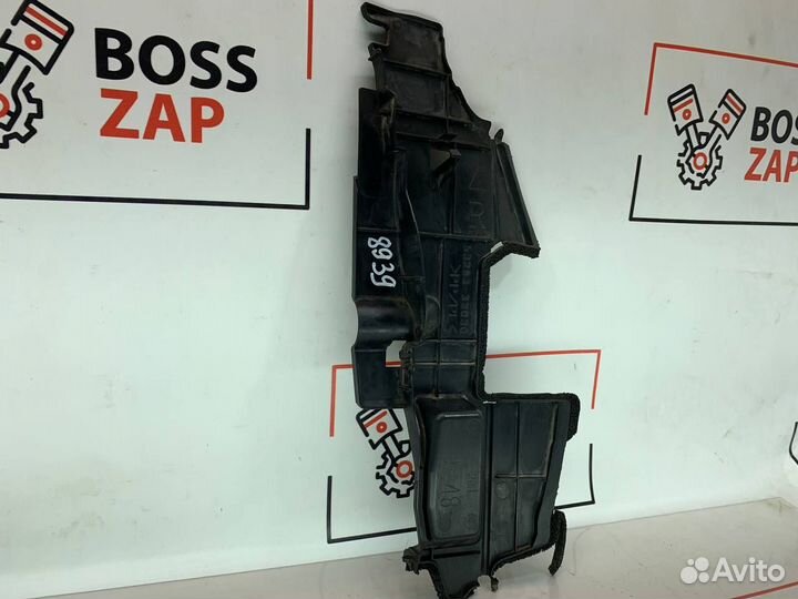 Дефлектор радиатора передний правый Toyota Camry