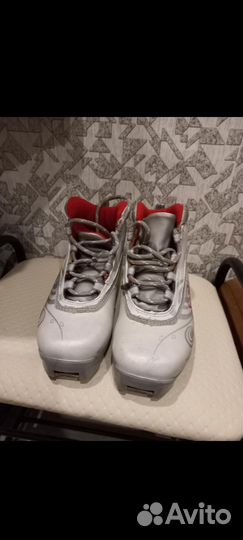 Лыжные ботинки