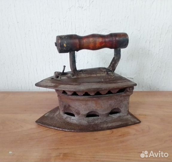 Старинный,угольный утюг.Индия