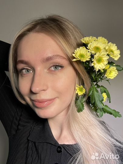 Модель на брови