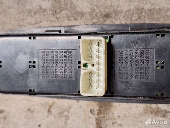 Блок стеклоподъемниками Hyundai Elantra