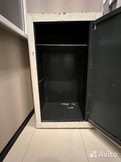 Металлический сейф