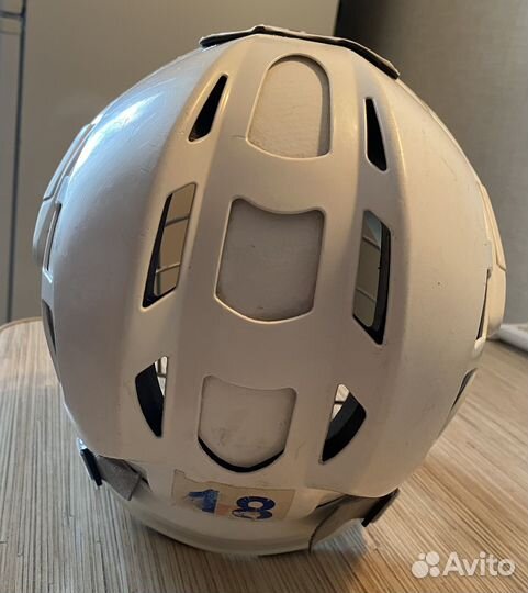 Хоккейный шлем