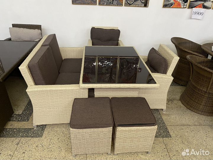 Комплект мебели из ротанга с закалённым стеклом