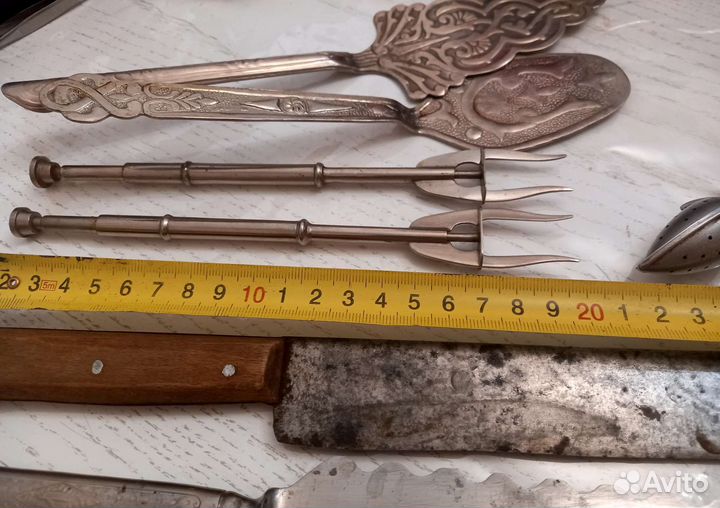 Старинные ножи,щипцы, ситечки, лопаточки
