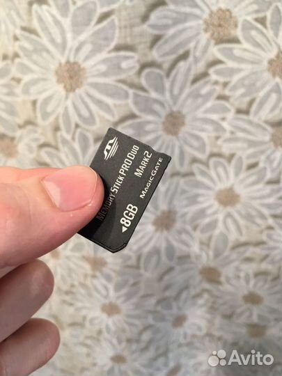 Sony PSP e 1008 + 8 GB MS duo