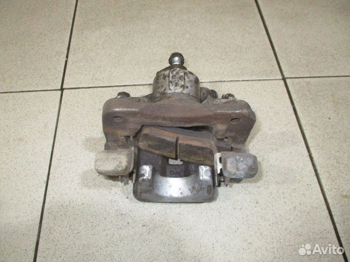 Суппорт задний левый Toyota Camry 50