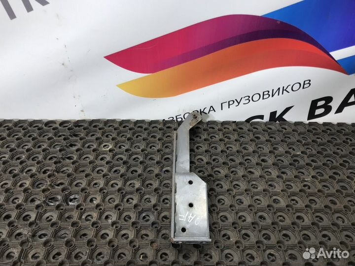 Кронштейн защиты двигателя правый