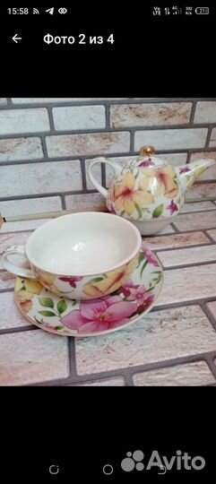 Чайник с блюдцем и чашкой