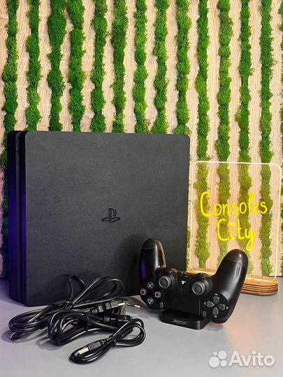 Sony PS4 Slim (1 T) + 1 геймпад + много игр