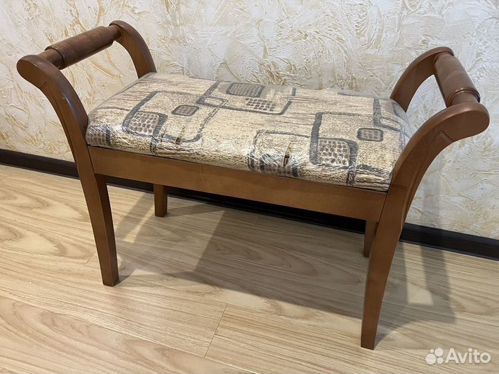 Банкетка (пуфик) в прихожую