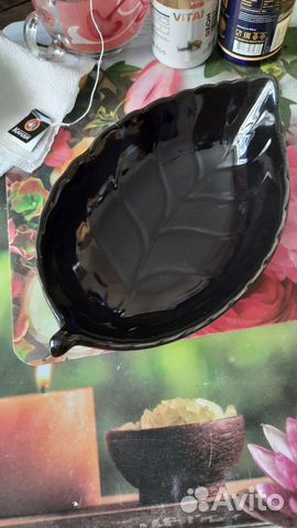 Тарелка листик для салата чёрная фарфор