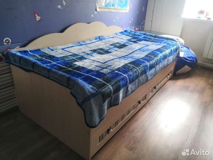 Шкаф, стол, кровать в детскую комнату бу