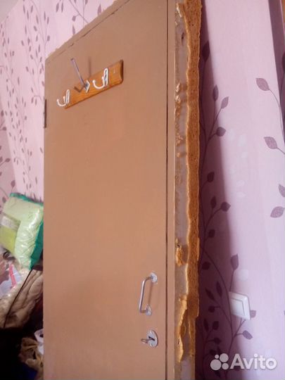 Дверь входная деревянная