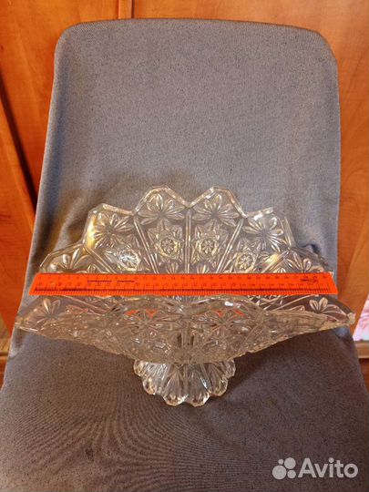 Большая старинная ваза