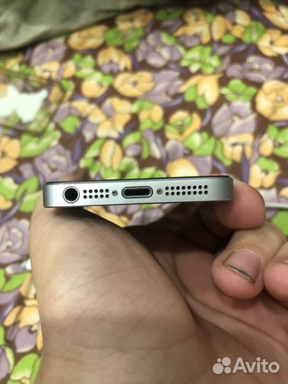 iPhone SE, 32 ГБ