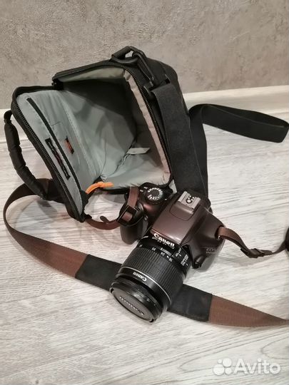 Зеркальный фотоаппарат Canon EOS 1100D, коричневый