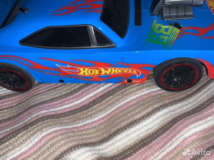 Автомобиль на пульте hotwheels