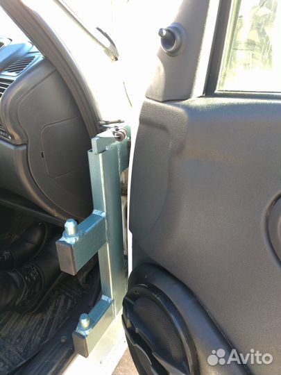 Подъемник для инвалидов в машину