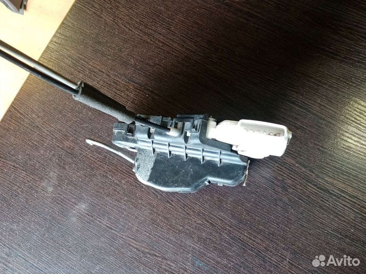 Замок двери передний правый Hyundai H 1