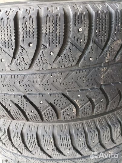 Bridgestone Ice Cruiser 7000 215/70 R16 100T
