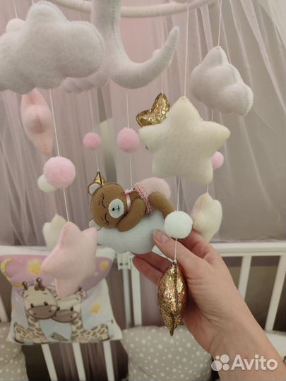 Мобиль на кроватку из фетра с блоком