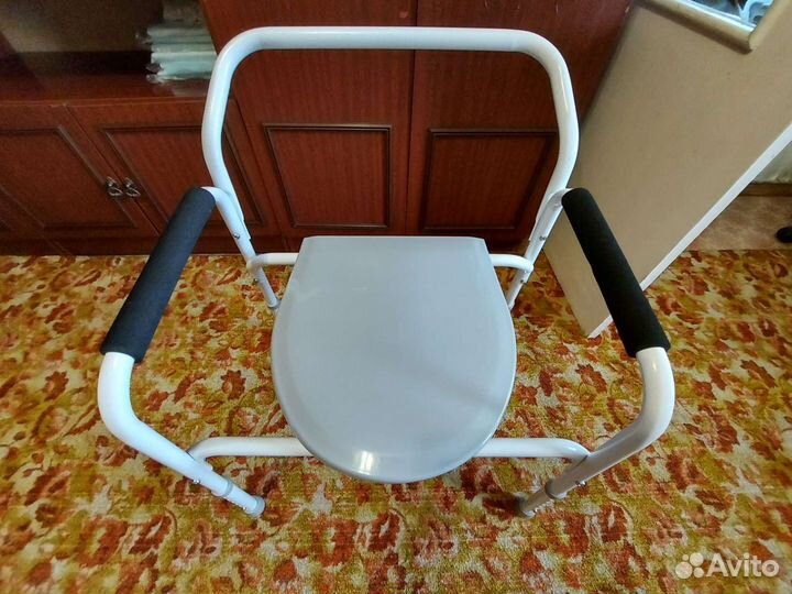 Кресло инвалидное с санитарным оснащением