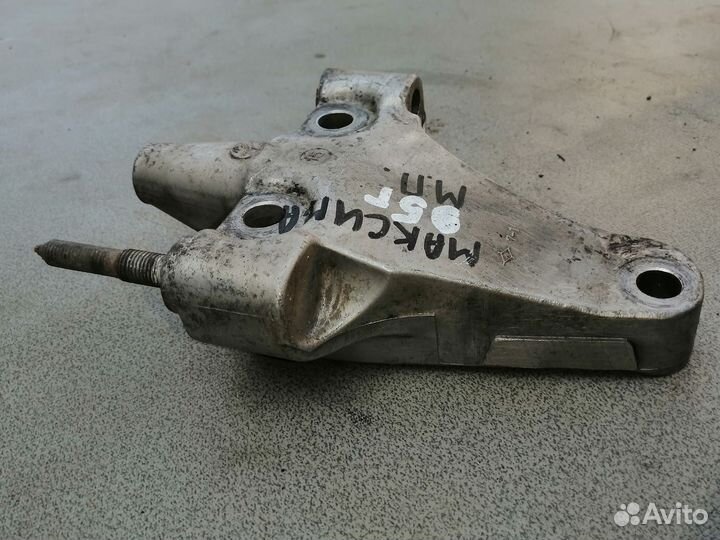 Кронштейн двигателя правый для Nissan Maxima (A32)