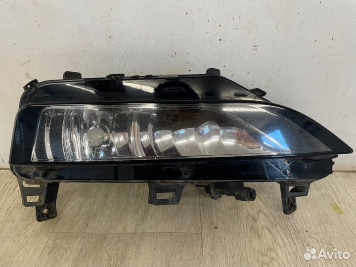 Фара противотуманная передняя правая Skoda Rapid