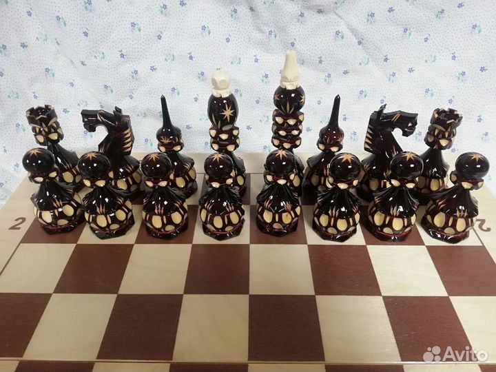 Большие красивые резные шахматы