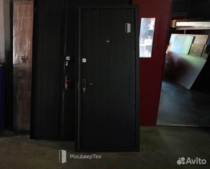 Дверь входная металлическая в квартиру