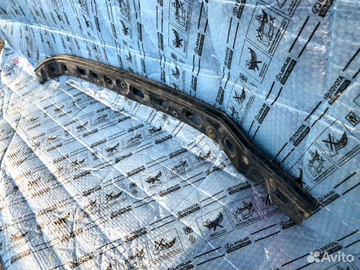 Кронштейн бампера передний Toyota Lc 200 2008-2011