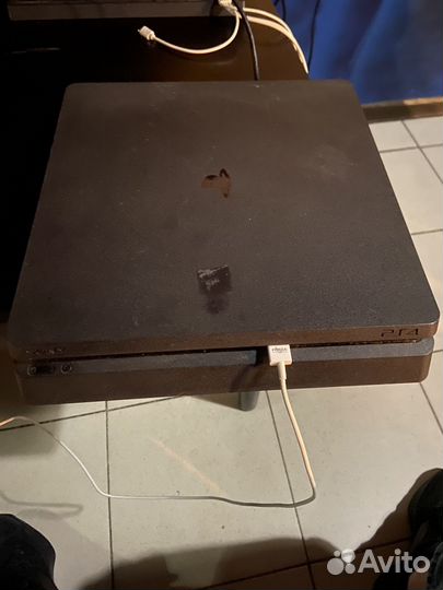 Игровая приставка ps4 slim 500