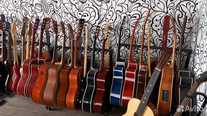 Гитары б/у, электрогитары б/у и синтезаторы б/у