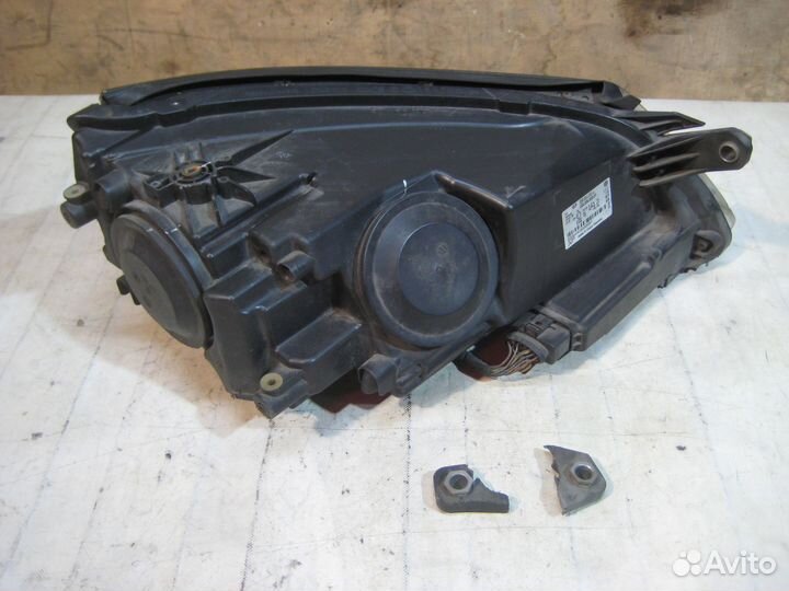 Фара левая ксенон (дефект уха) VW Tiguan 2007-2011