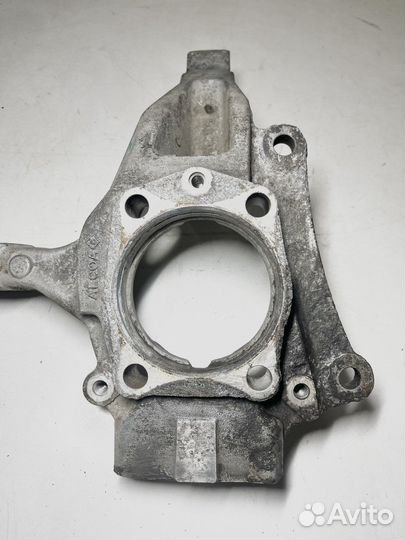 Кулак поворотный передний Volvo S80 2002 г