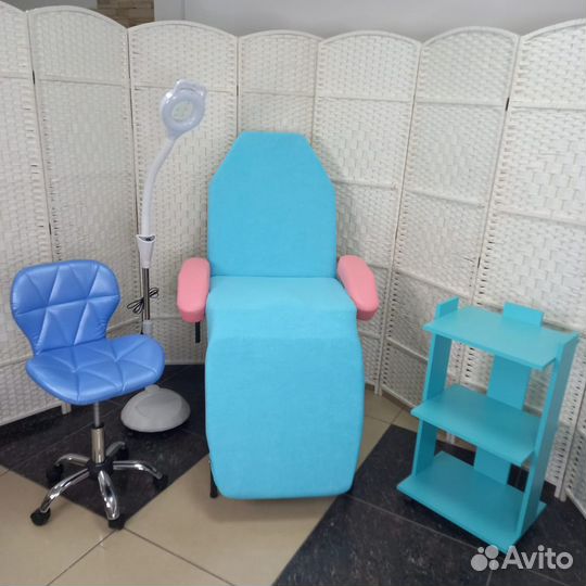 Косметологическое кресло. Педикюрное кресло