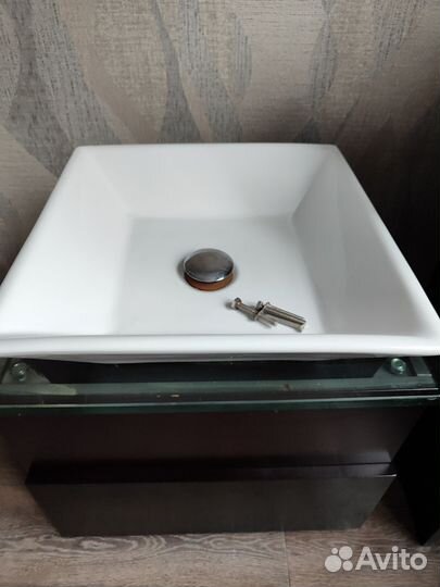 Тумба с раковиной и шкафчик для ванной, подвесные