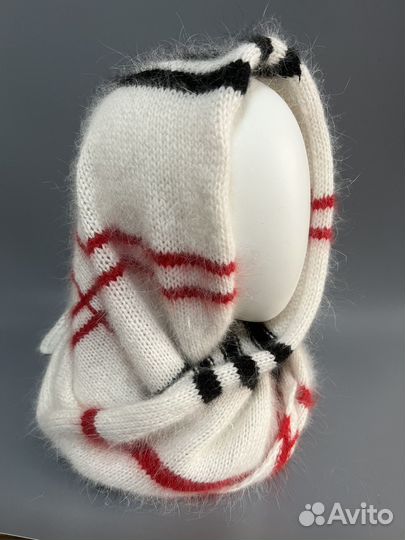 Шапочка бини и варежки из ангоры с пайетками