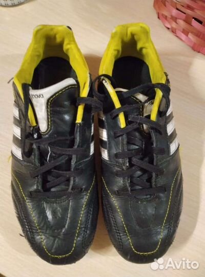 Футбольные бутсы adidas