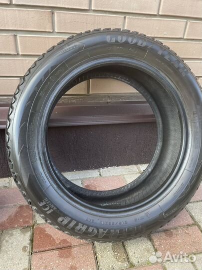 Goodyear UltraGrip Arctic 2 215/55 R17